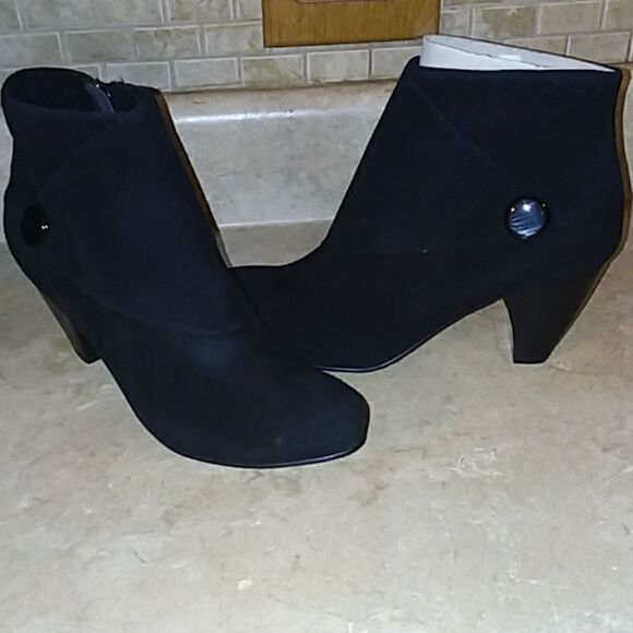Womens Vaneli Black Suade Heels size 9.5 New - Picture 1 of 6
